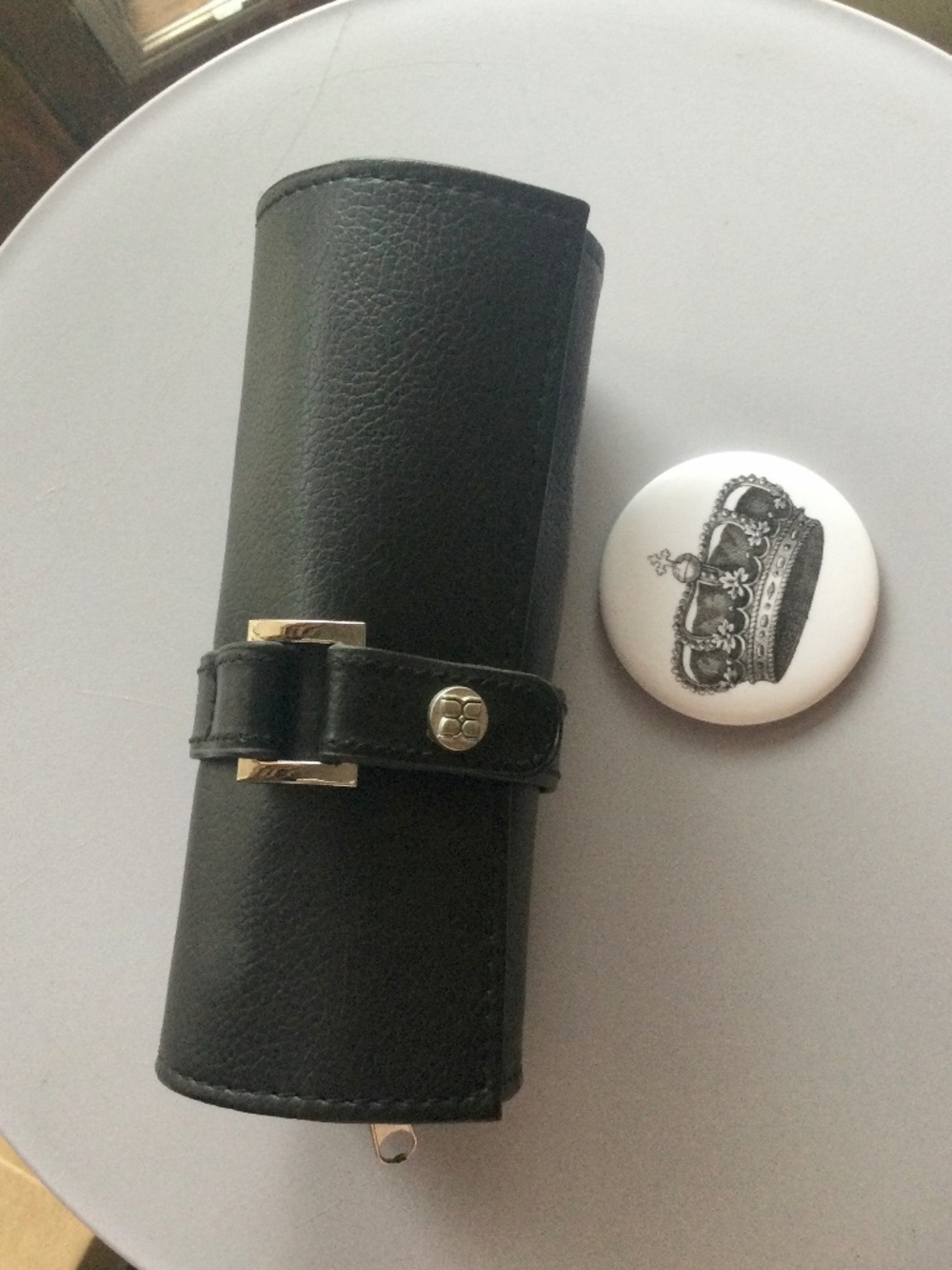 BCBG  MaxAzria Black Leather Roll-Up JEWELY Case and Crown Pocket Mirror